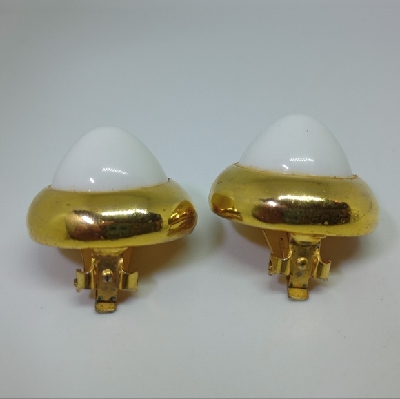 * vintage Kenneth Lane high dome white gold tone clip on earrings - Picture 4 of 8